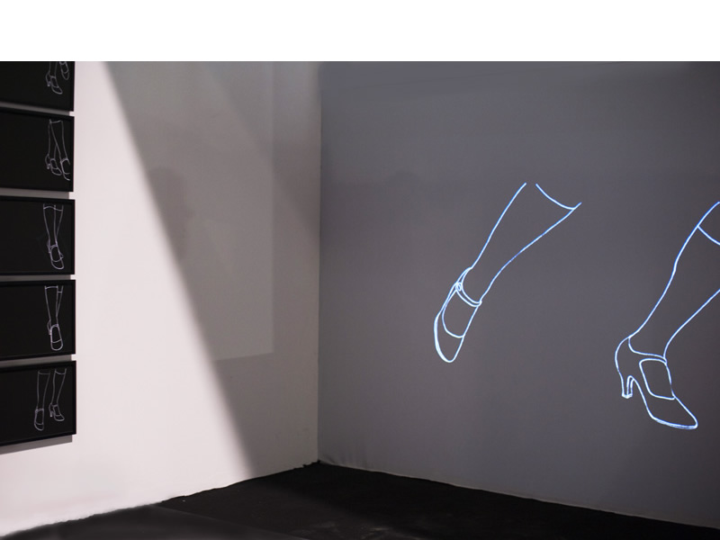 <span class=titre_dessin>échauffement (vue d'ensemble)</span>rétro-projection du film animé 4 min en boucle,<br />(composition électroacoustique Fabrice Martin), 2012