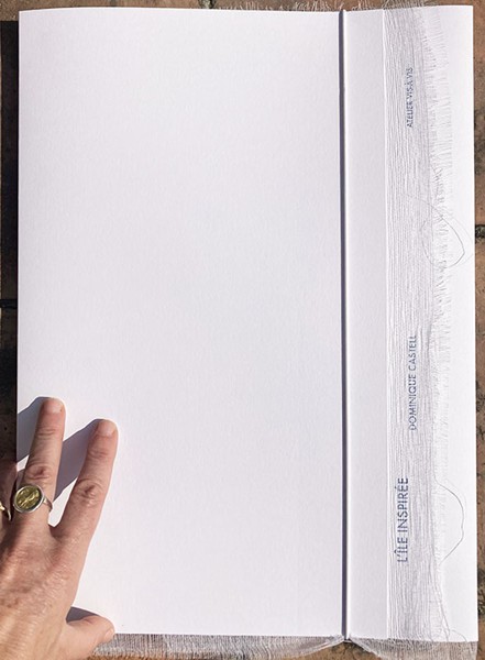 <span class=titre_dessin>L’île inspirée, Livre sérigraphié </span>30 x 40 cm, édité en 30 exemplaires, imprimé et façonné à la main à l’atelier Vis-à-Vis, 2021-2022.
